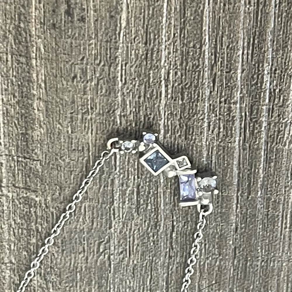 Kendra Scott necklace